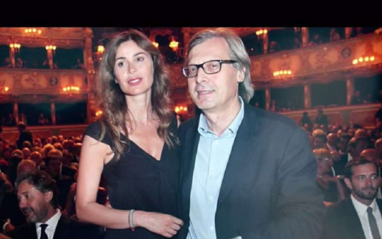 Vittoria Risi, la pornostar parla di Sgarbi: "Mi chiama ancora alle 4