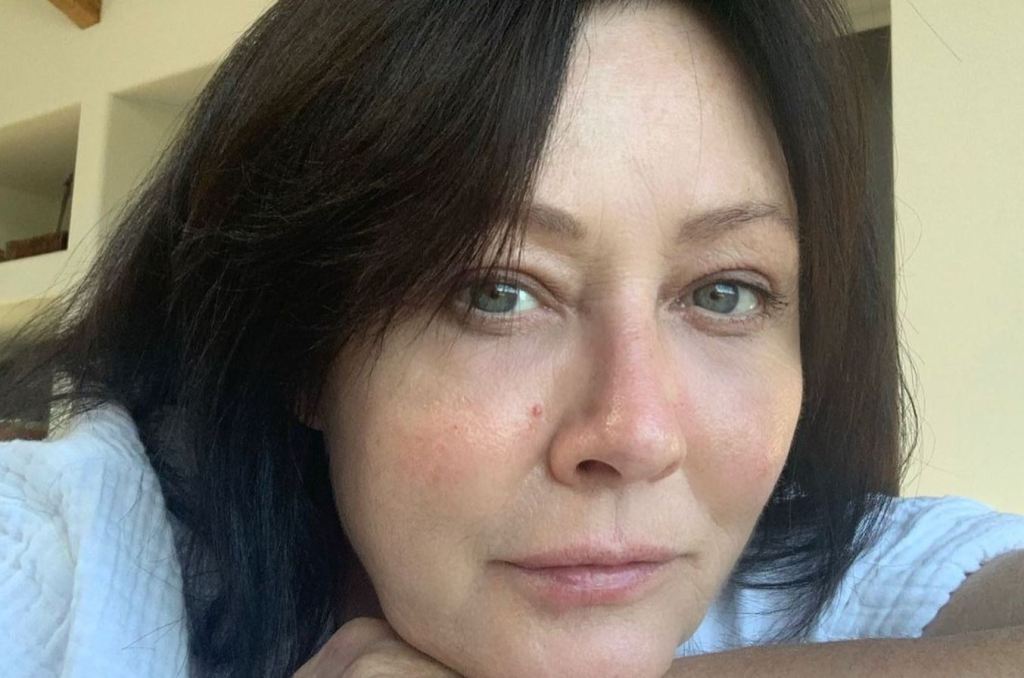 Shannen Doherty lotta ancora contro il cancro: "Ci sono metastasi al cervello, ho paura"